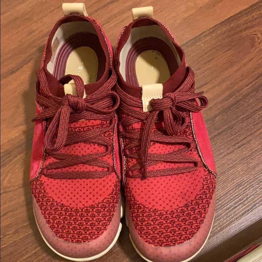 Red clark sneekers